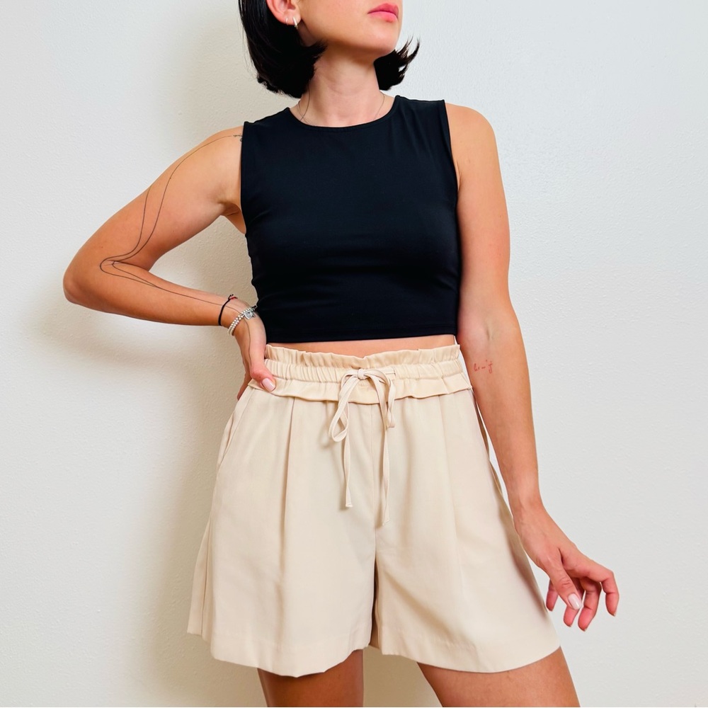 REISS Blush Beige Paperbag Waist Shorts – Size 6 (US)